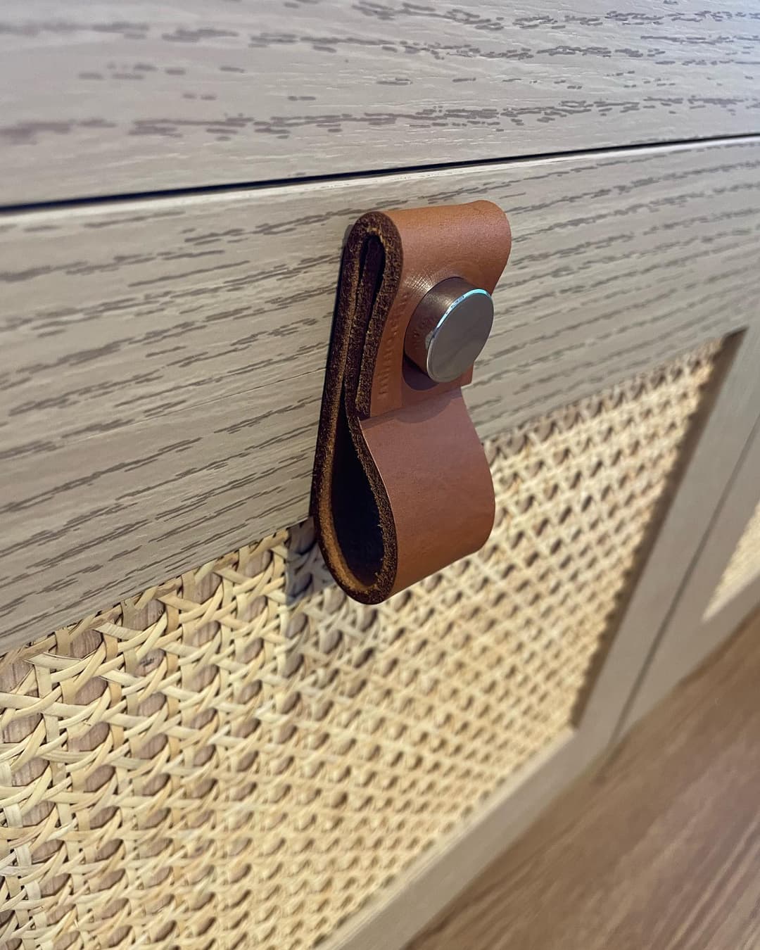 Detalhe de acabamento com metalon e laqueamento