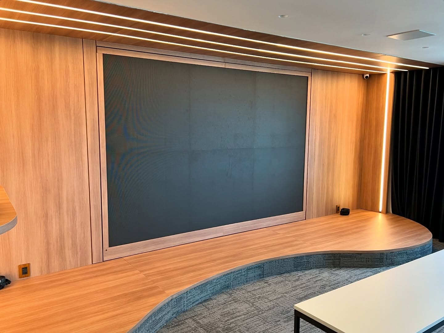 Auditório com Painel e Palco
